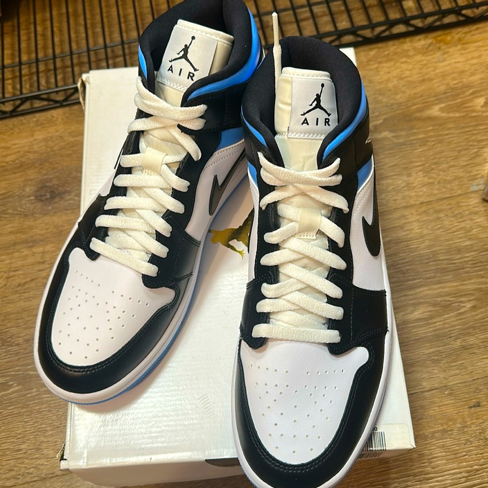 Wmns Nike Air Jordan 1 Mid University Blue Women's Shoes - Bq6472-102 size12